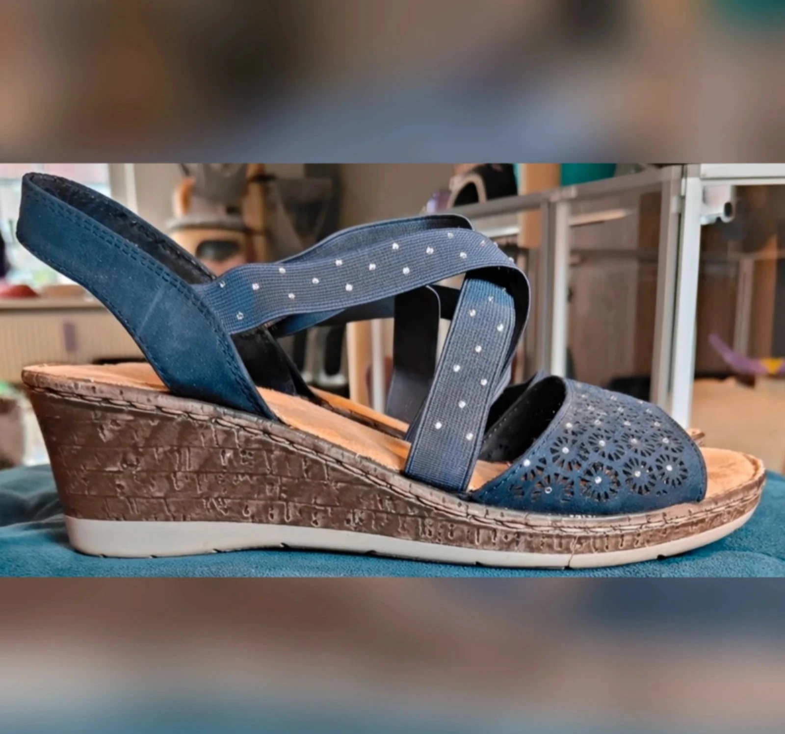 Comfortabele donkerblauwe sandalen met sleehak Blue Box maat 39